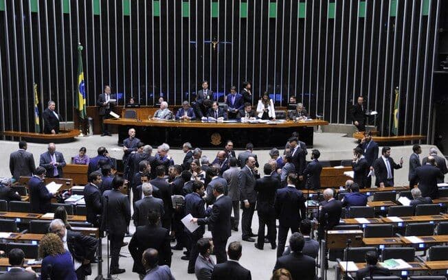Governo espera manter margem de votos para aprovar PEC 241 na Câmara