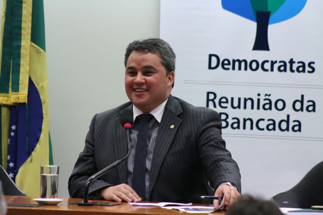 Efraim Filho comemora eleição de Rueda para presidir União Brasil: “é chegado o momento da nova geração"