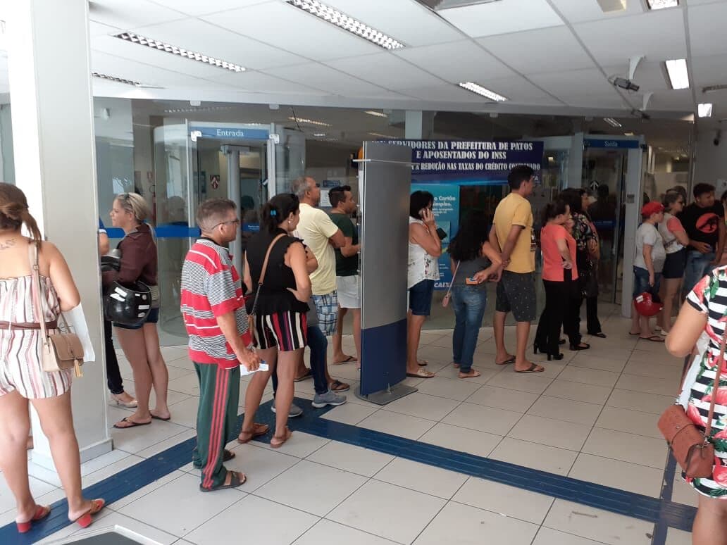 Procon Patos autua agências por descumprimento da Lei das Filas