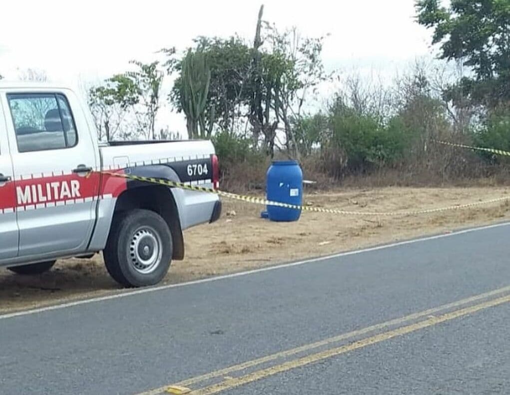 Corpo é encontrado dentro de tambor de lixo às margens de rodovia em Solânea
