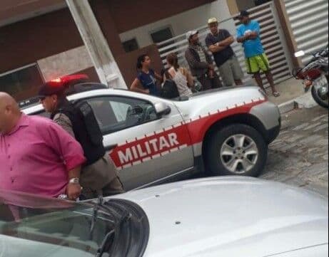 Marido encontra esposa e homem mortos dentro de sua residência em Puxinanã