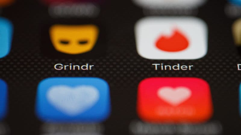 Aplicativos de relacionamentos 'Tinder' e 'Grindr' são acusados de vender dados dos usuários