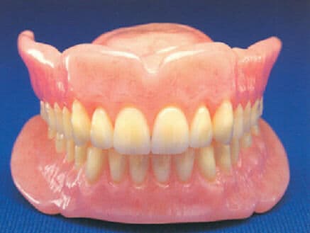 Idoso engole dentadura enquanto almoçava e é levado às pressas ao Trauma