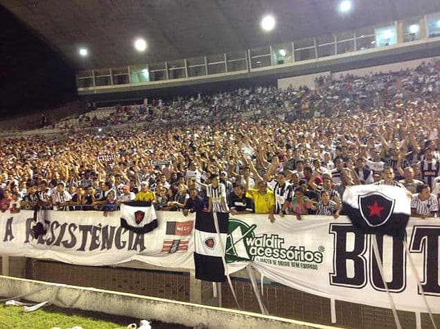 CBF adia jogo entre Botafogo e Atlético da BA após morte de passageiro em voo que levaria jogadores