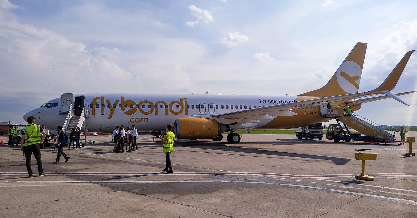 Companhia low cost Flybondi cobra por checkin no balcão, lanche e até água