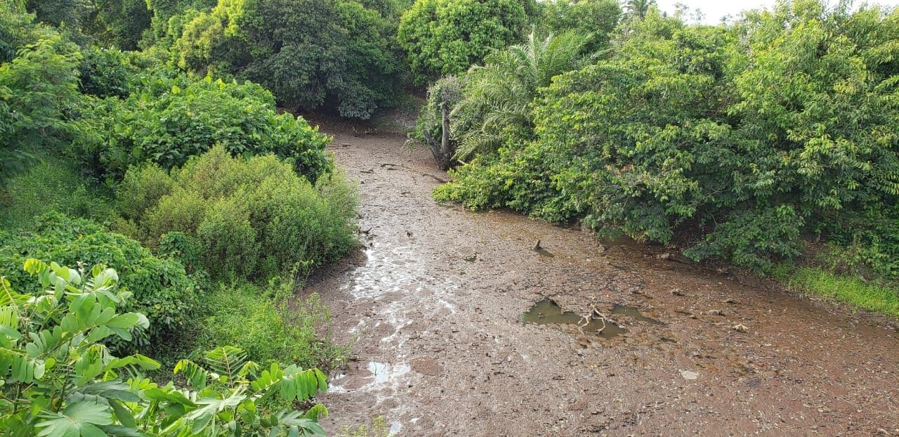 Sudema fecha fábrica após flagrar despejo de resíduos no Rio Gramame