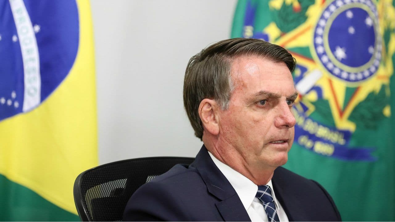 Governo não pode ser irresponsável e abrir concurso desnecessário, diz Bolsonaro
