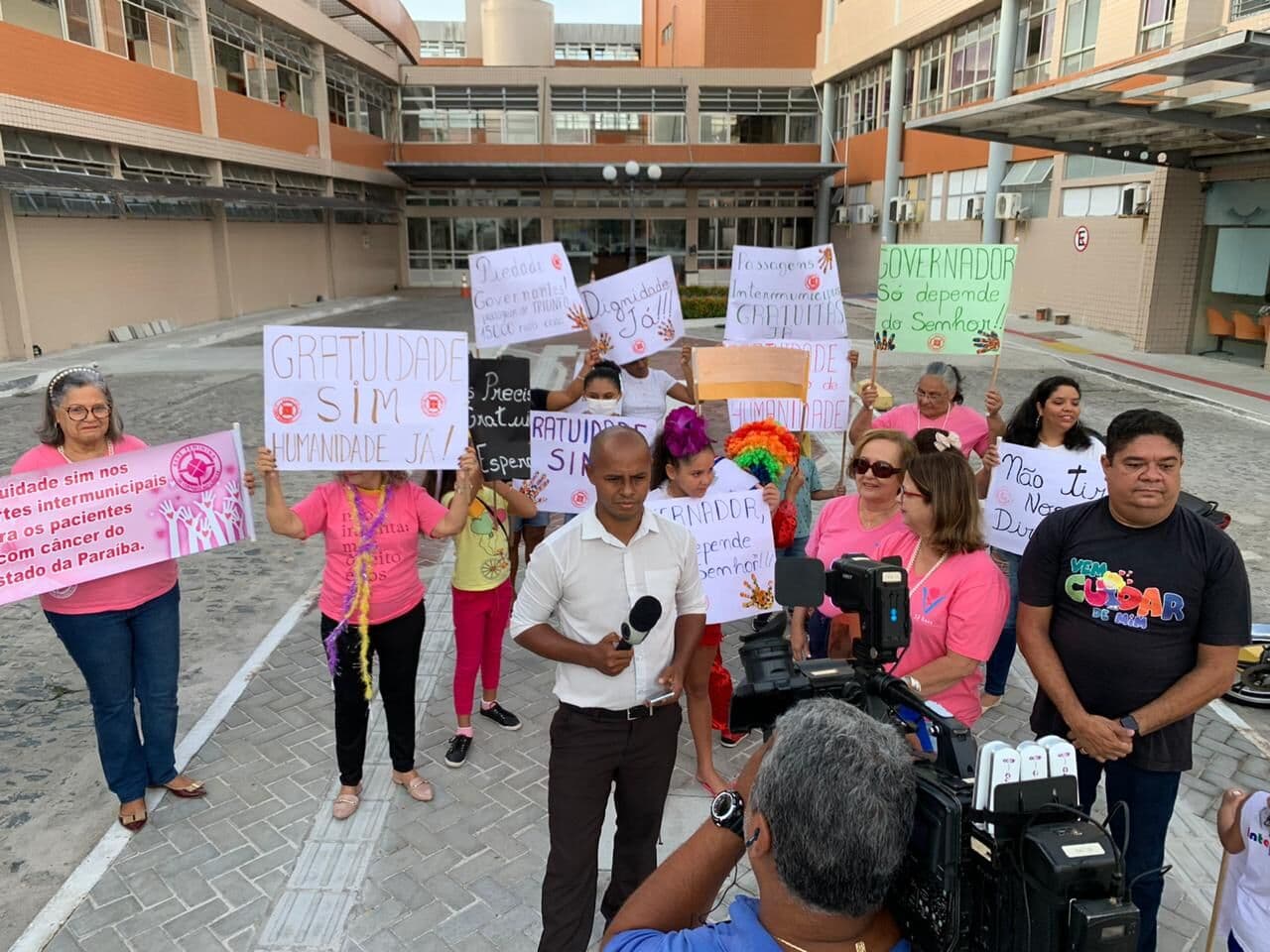 Entidades protestam contra fim da gratuidade das passagens intermunicipais para pessoas com câncer