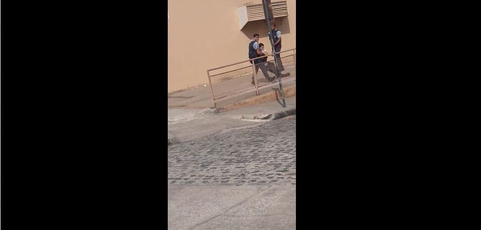 Vigilante baleado em tentativa de assalto ao Bom Preço em João Pessoa recebe alta hospitalar