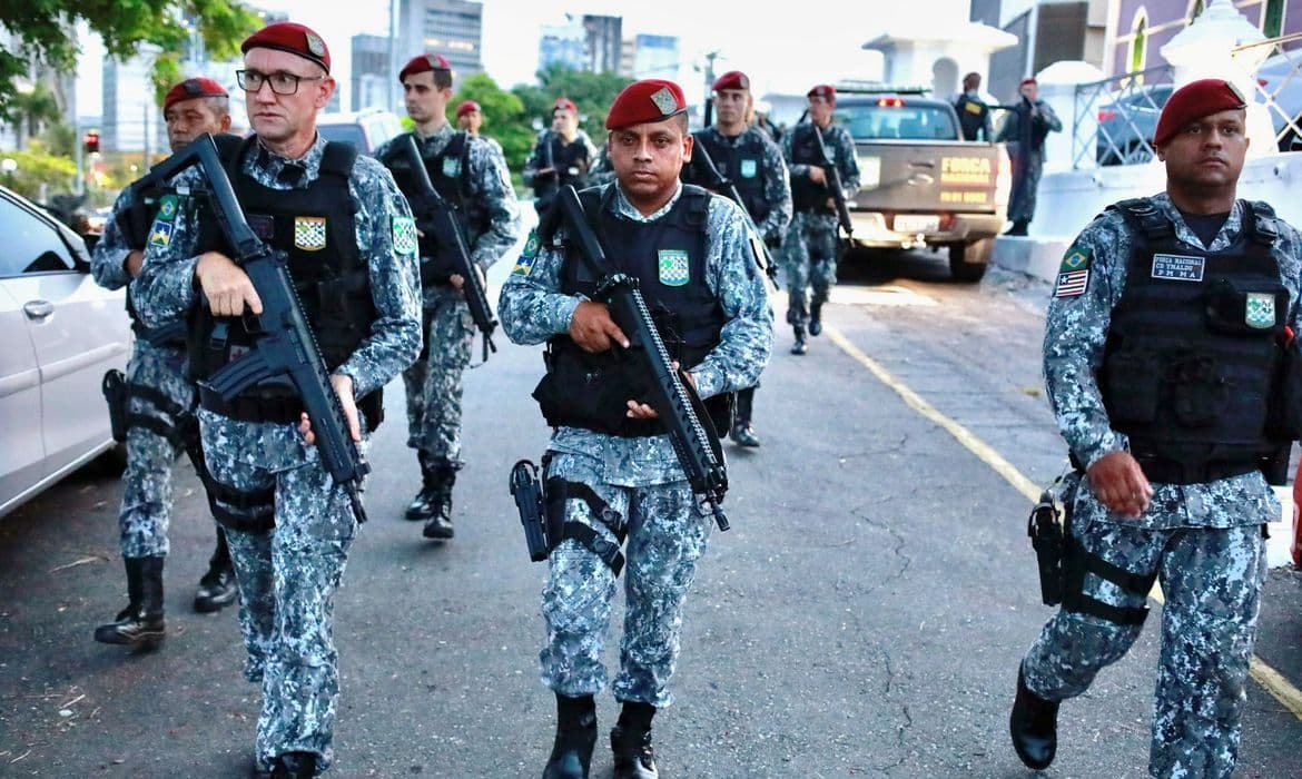Polícia diz que esconderijo de miliciano suspeito de matar Marielle tinha quatro armas e 13 celulares