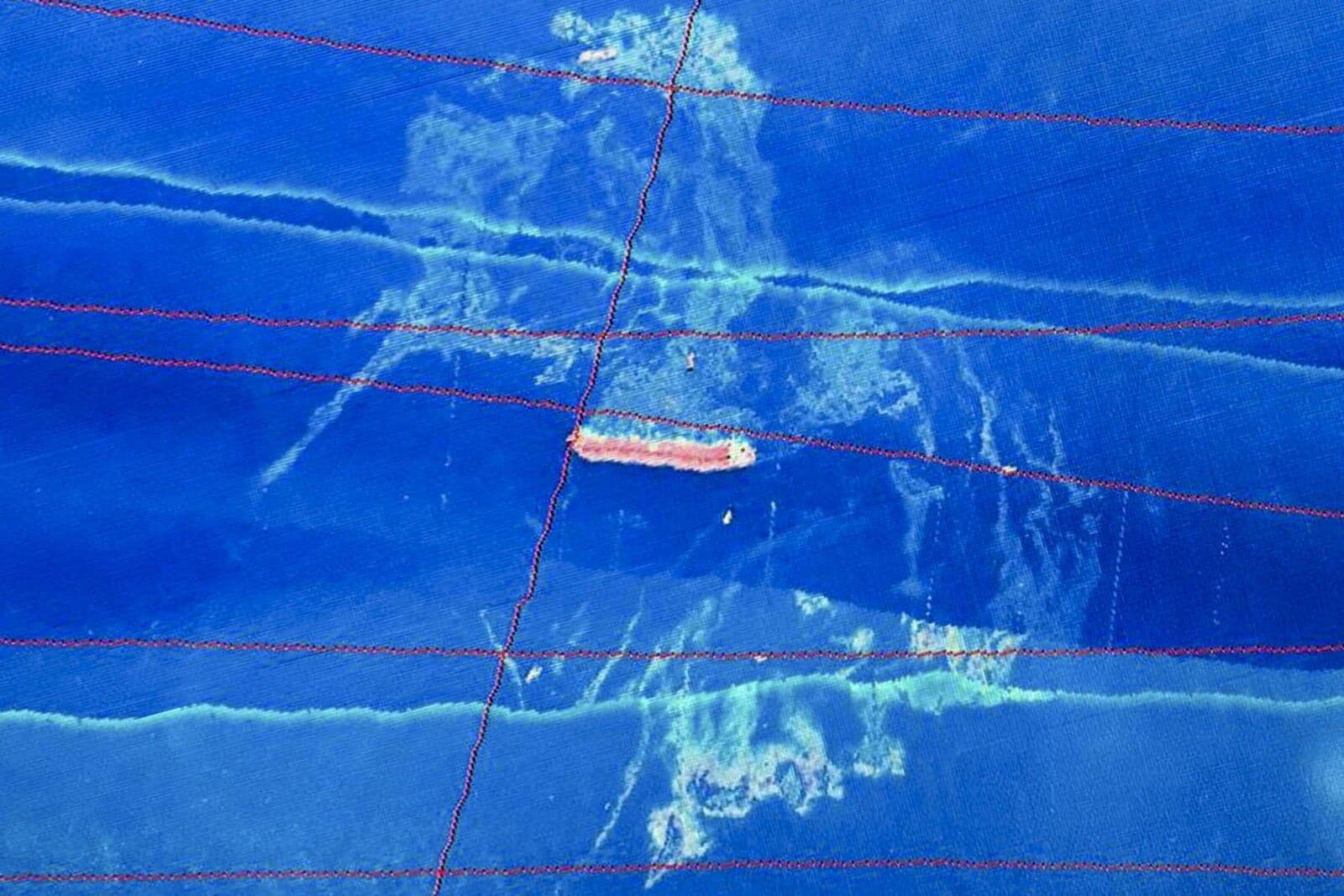 Ibama encontra óleo ao redor de navio encalhado na costa do Maranhão
