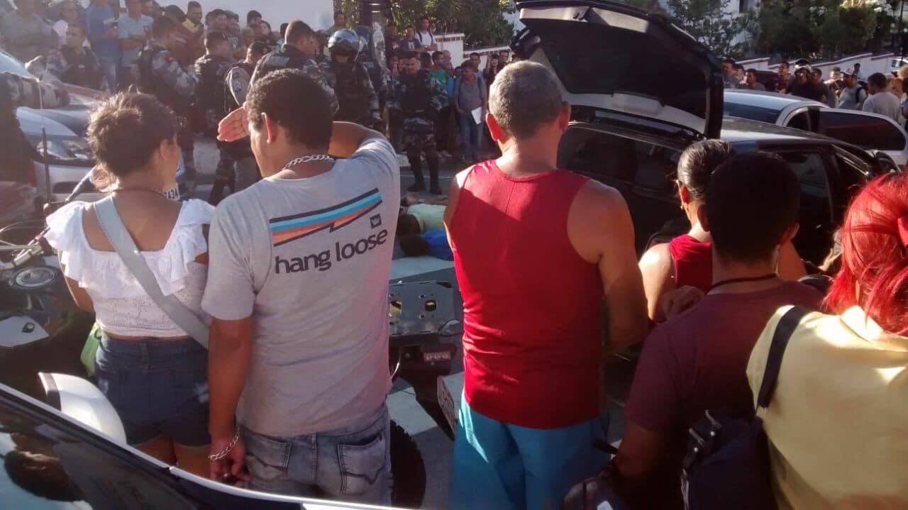Polícia prende três suspeitos e apreende adolescente e quatro armas após troca de tiros no Centro de João Pessoa