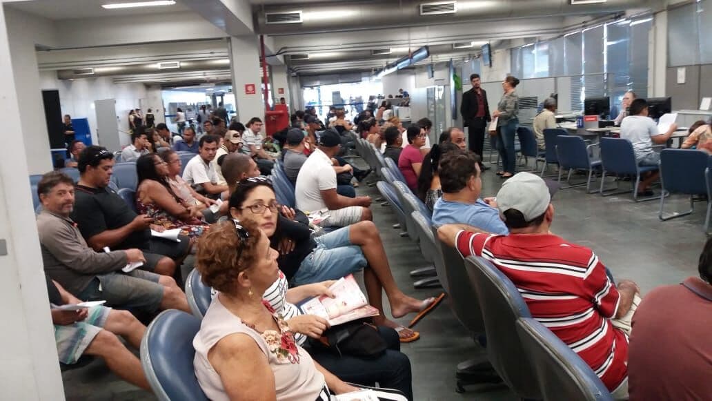 Bancos descumprem orientação para evitar aglomerações e Sindicato denuncia caos nas agências