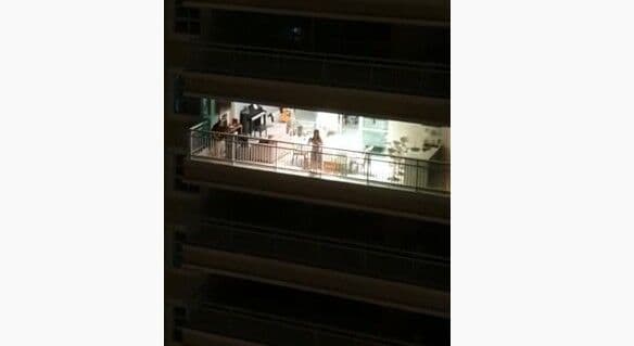 Casal em isolamento social por causa do Coronavírus canta na janela para os vizinhos em João Pessoa