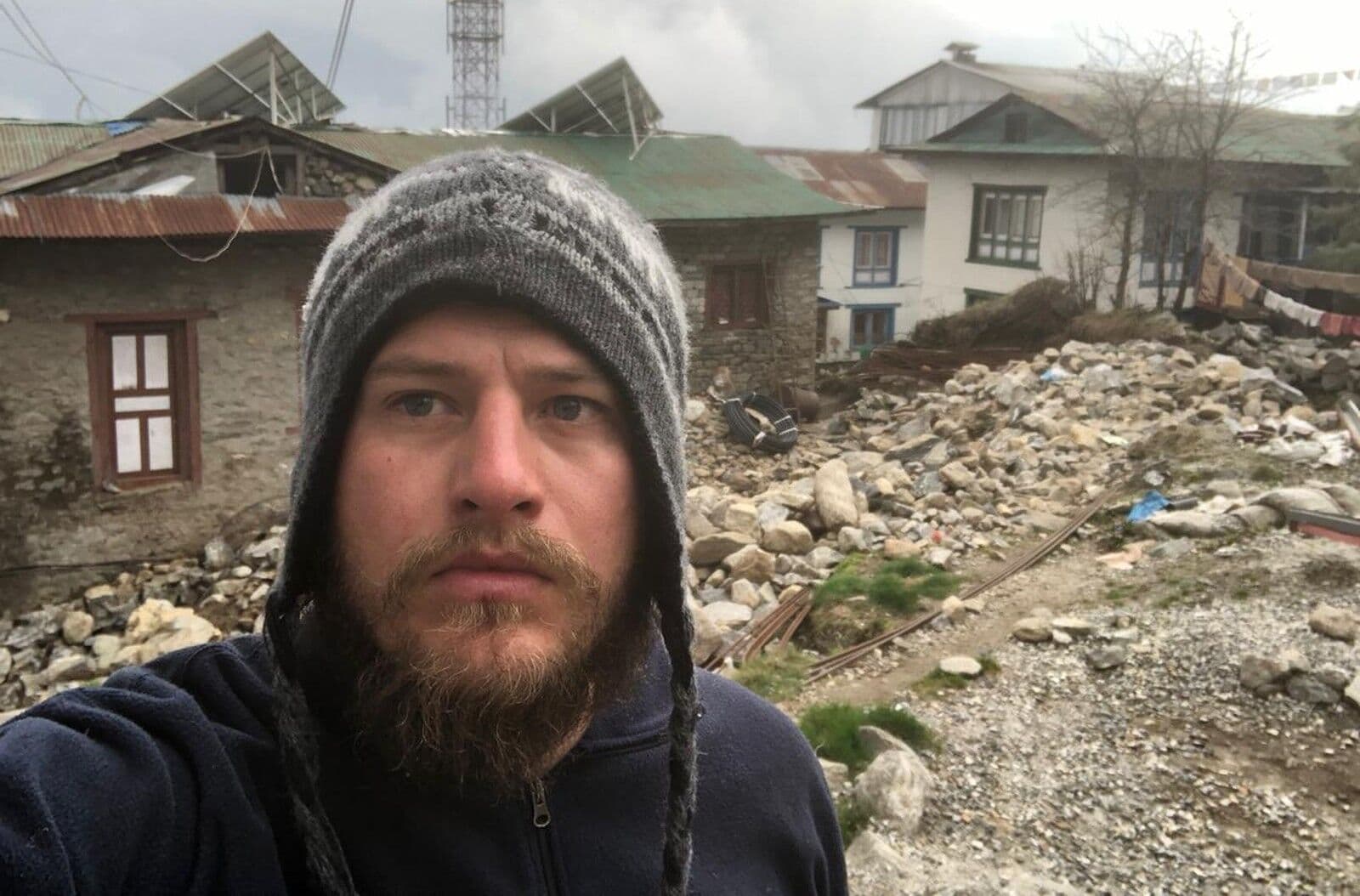 Brasileiros isolados no Everest aguardam vagas em voos para retornar ao país