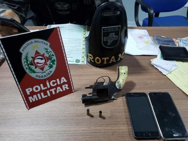 Polícia apreende adolescente e prende três homens suspeitos de assalto a motorista de aplicativo