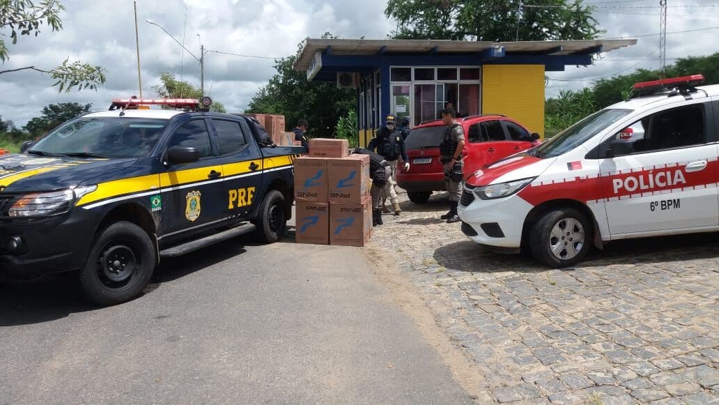 PRF apreende 2 mil pacotes de cigarros contrabandeados durante fiscalização no Sertão da Paraíba