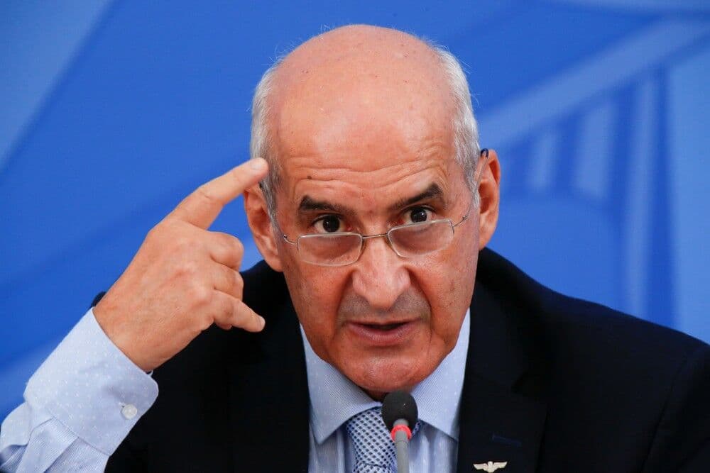 Ministro critica imagens de 'caixão e corpo' e pede à imprensa que mostre 'coisa positiva'