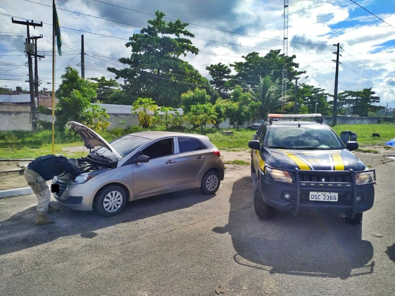 Polícia Rodoviária Federal na Paraíba recupera veículo clonado que estava sendo utilizado em aplicativo de transporte de passageiros