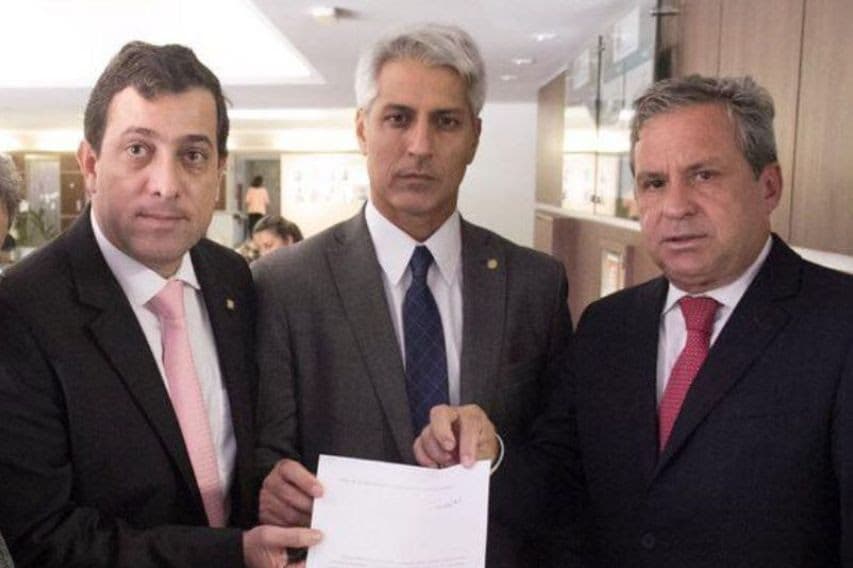Gervásio Maia e mais 15 deputados do PSB pedem impeachment de Bolsonaro