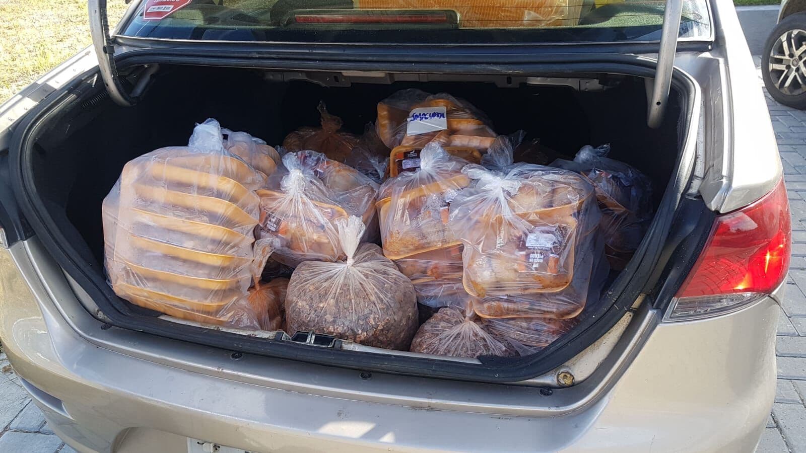 PRF na Paraíba flagra motorista transportando 176 kg de buchada de bode em porta malas de veículo sem refrigeração
