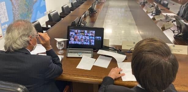 Homem pelado aparece em conferência virtual entre Bolsonaro e empresários