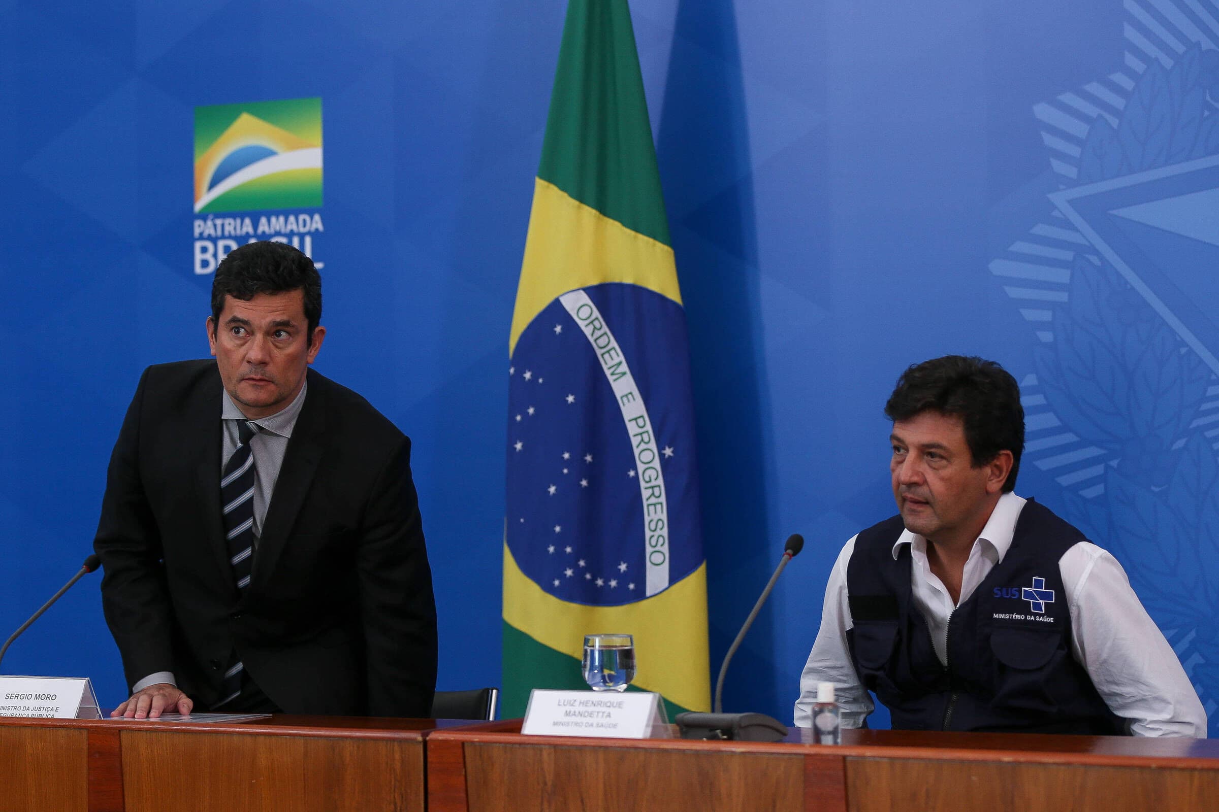 Mandetta diz 'oremos' e Moro fala em 'cenário difícil'; veja repercussão da saída de Teich