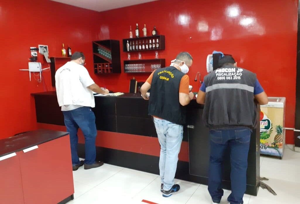 Loja é fechada e supermercados autuados por descumprirem medidas de prevenção à covid-19 em João Pessoa
