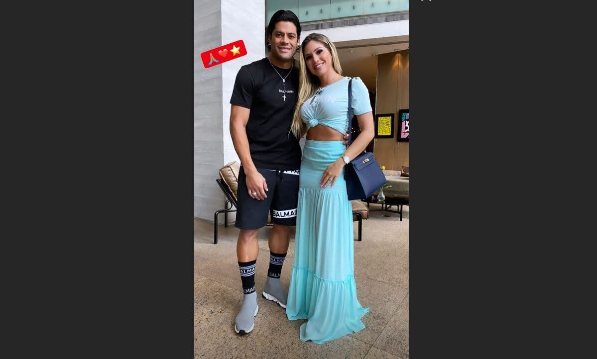 Hulk assiste jogo do Palmeiras no Allianz ao lado da namorada e dos filhos