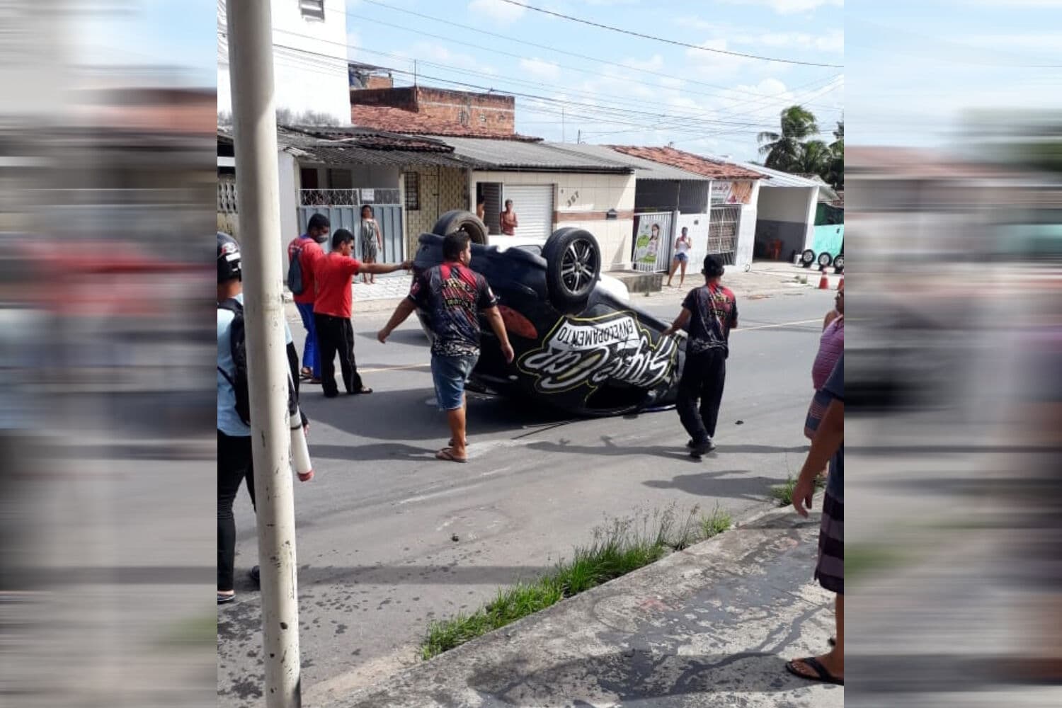 Motorista capota carro na ladeira do Grotão, em João Pessoa, e sai ilesa do acidente