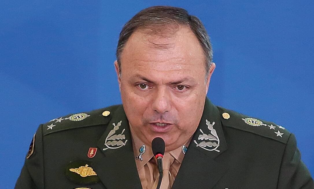 Governo oficializa general Pazuello como ministro interino da Saúde