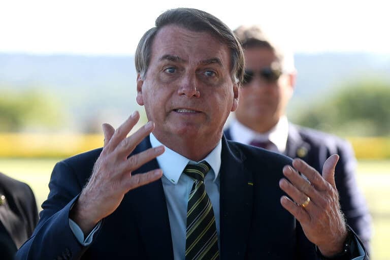 Bolsonaro diz que prorrogação de auxílio emergencial é quase certa e estuda nova carteira Verde e Amarela