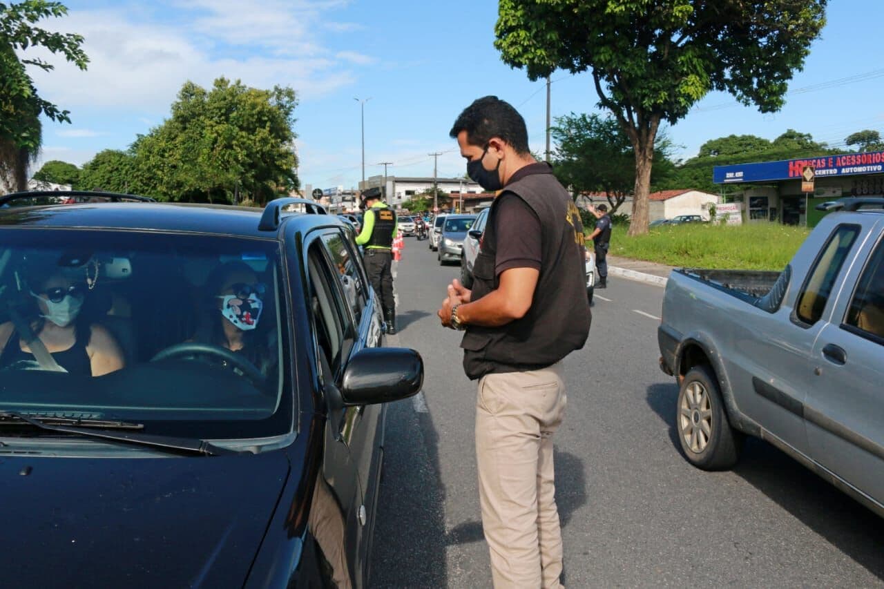 Barreiras de fiscalização intensificam cumprimento das novas medidas de isolamento social a partir desta quinta-feira