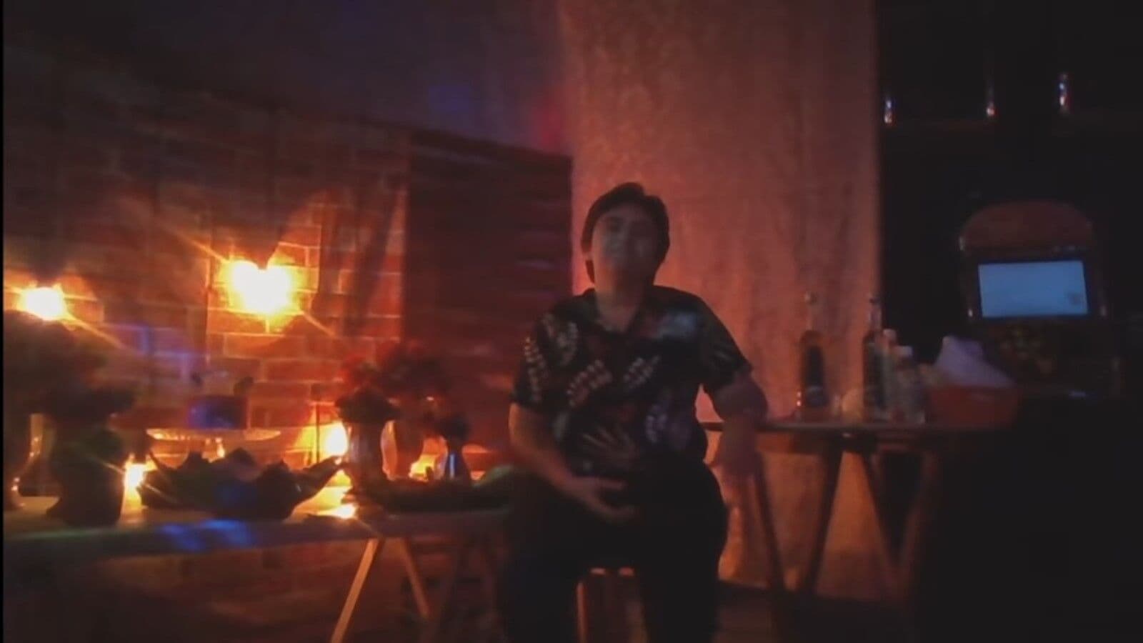 Live de cabaré ajuda garotas de programa, idosos, igreja e cães