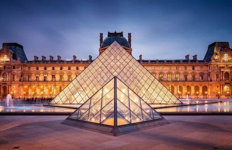 Oito joias são roubadas de coleção no Museu do Louvre; Diamante avaliado em US$ 60 milhões não foi levado