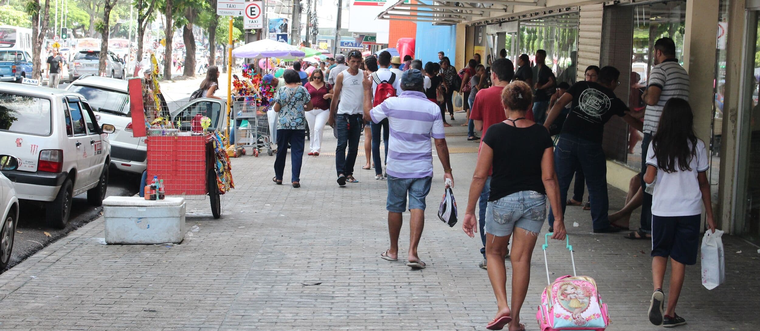 Shoppings abrem em horário diferenciado no Dia de Finados