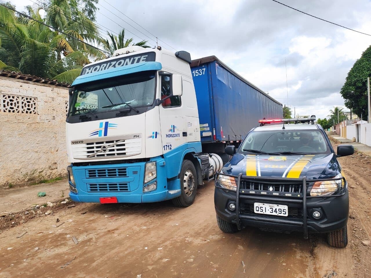 PRF apreende 1.800 pares de calçados falsificados de marcas de luxo na Paraíba
