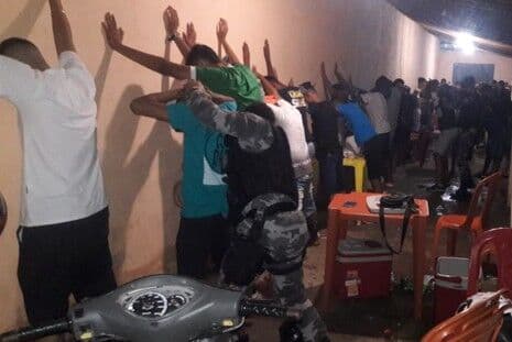 ''Forró da pandemia'': polícia encerra festa de aniversário com drogas e aglomeração em Sousa