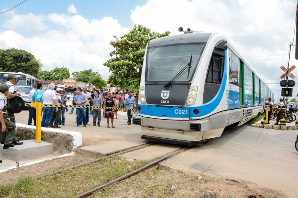 Prefeitura de Santa Rita instala cancelas mais de um ano após acidente entre ônibus e trem
