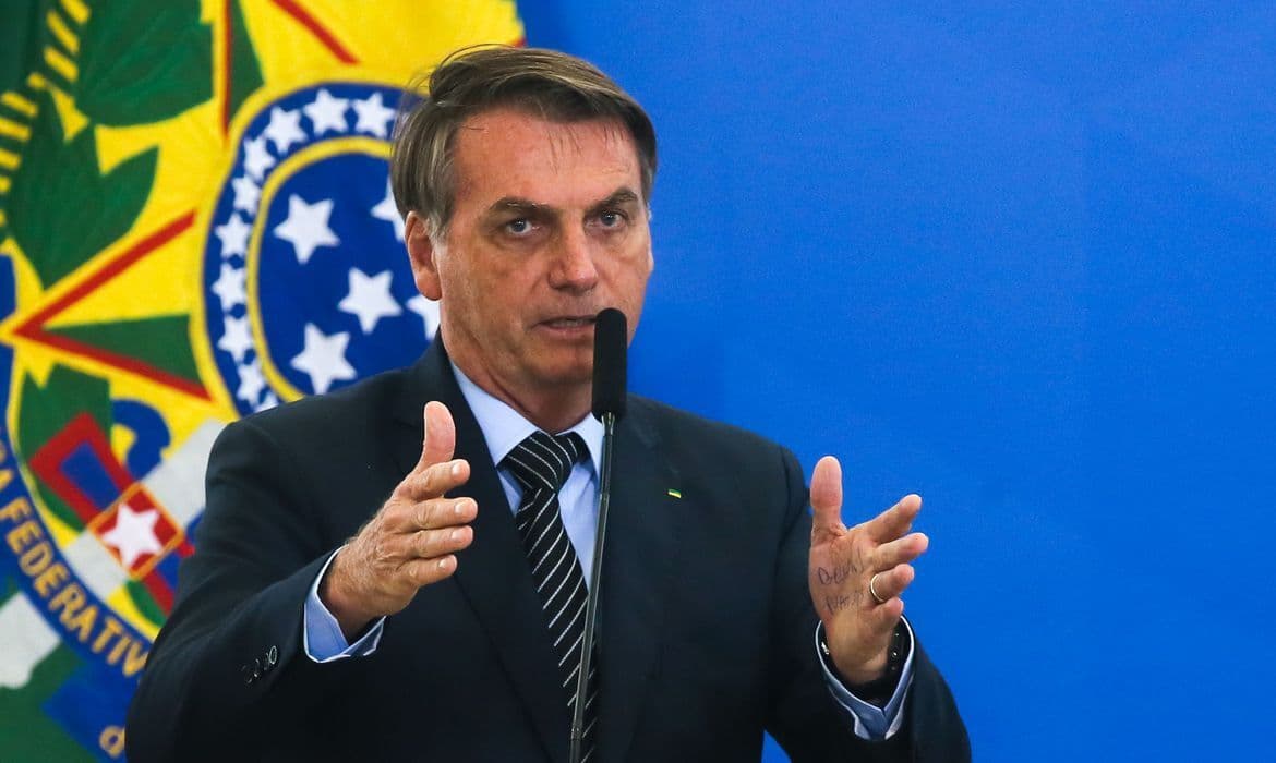 Bolsonaro diz que projeto sobre fake news não vai vingar e fala em possibilidade de veto