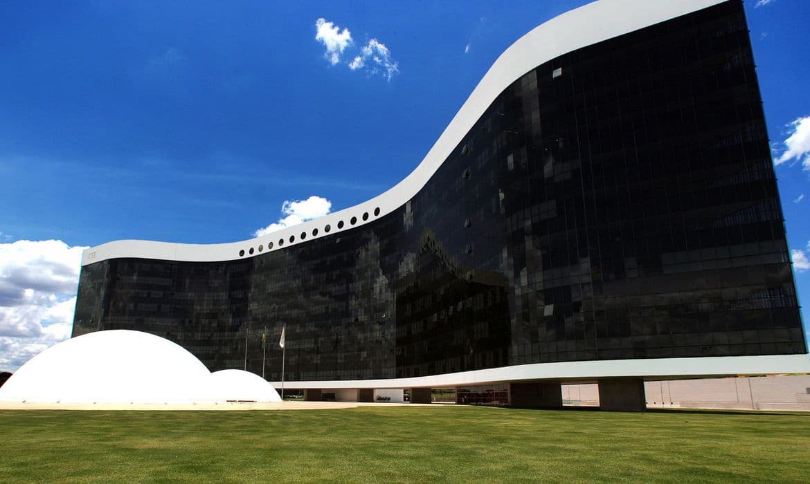 Com eleição adiada, TSE é consultado sobre prazo de Ficha Limpa