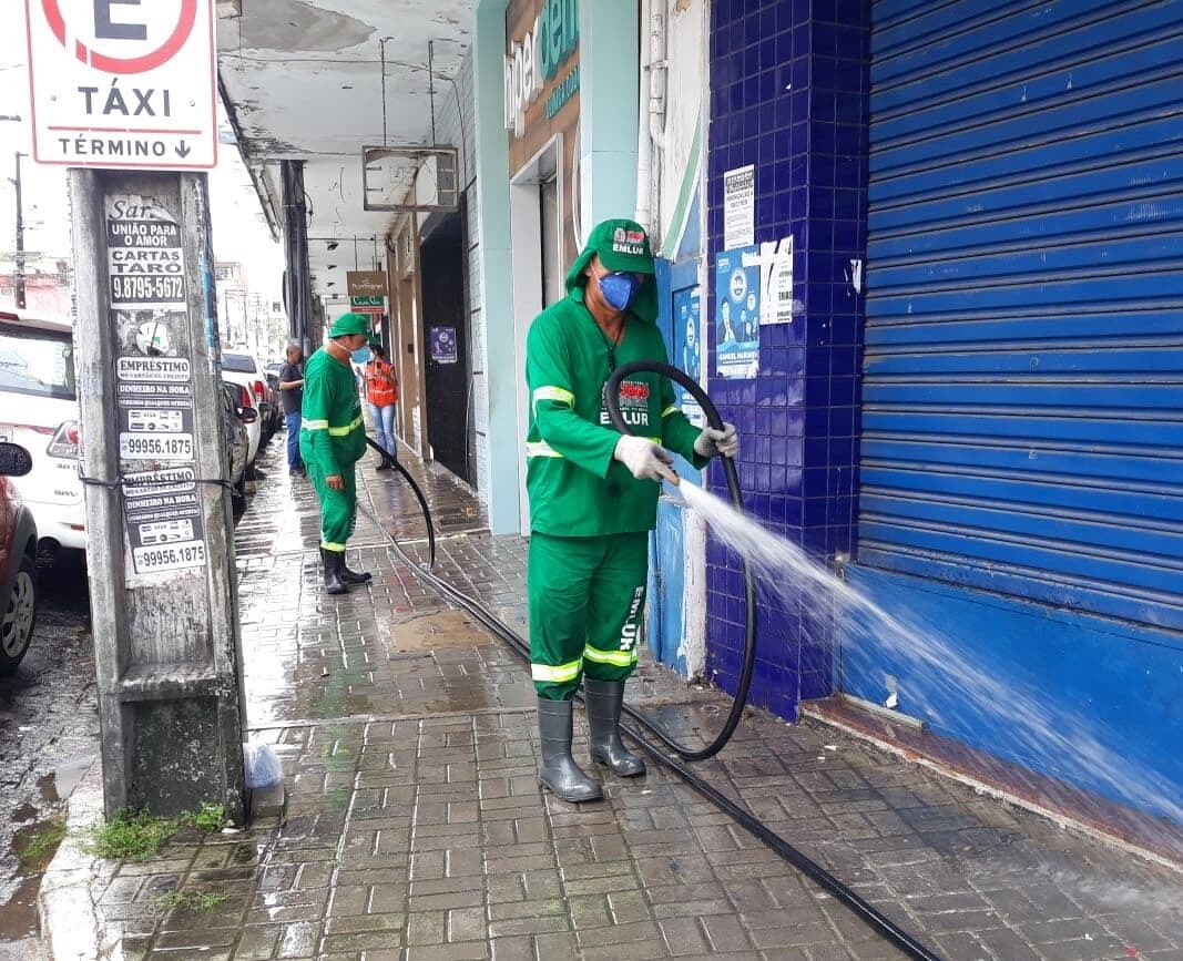 Prefeitura de João Pessoa higieniza Centro da cidade para reabertura do comércio na segunda-feira