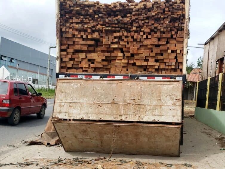 Carga de madeira avaliada em R$ 60 mil é apreendida sem nota fiscal em Solânea