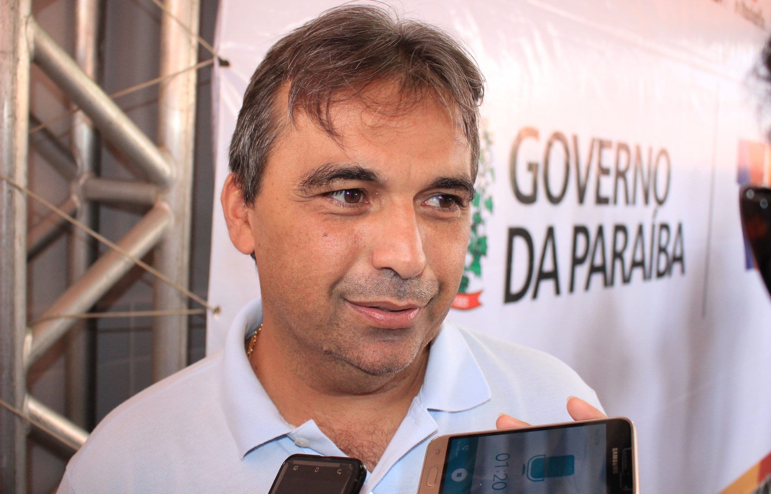 Corpo de Genival Matias chega ao IML do Recife e será velado na ALPB e sepultado em Juazeirinho na terça-feira