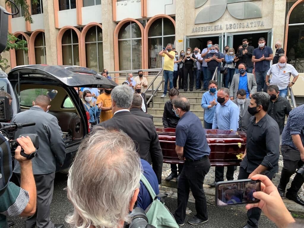 Velório de Genival Matias na Assembleia Legislativa da Paraíba é encerrado e corpo segue para Juazeirinho