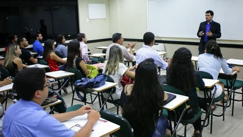 Aulas presenciais são liberadas para concluintes em faculdades privadas de João Pessoa