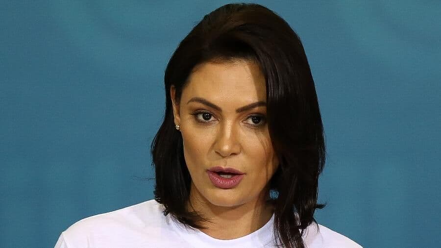 Michelle Bolsonaro está com Covid-19, diz Planalto