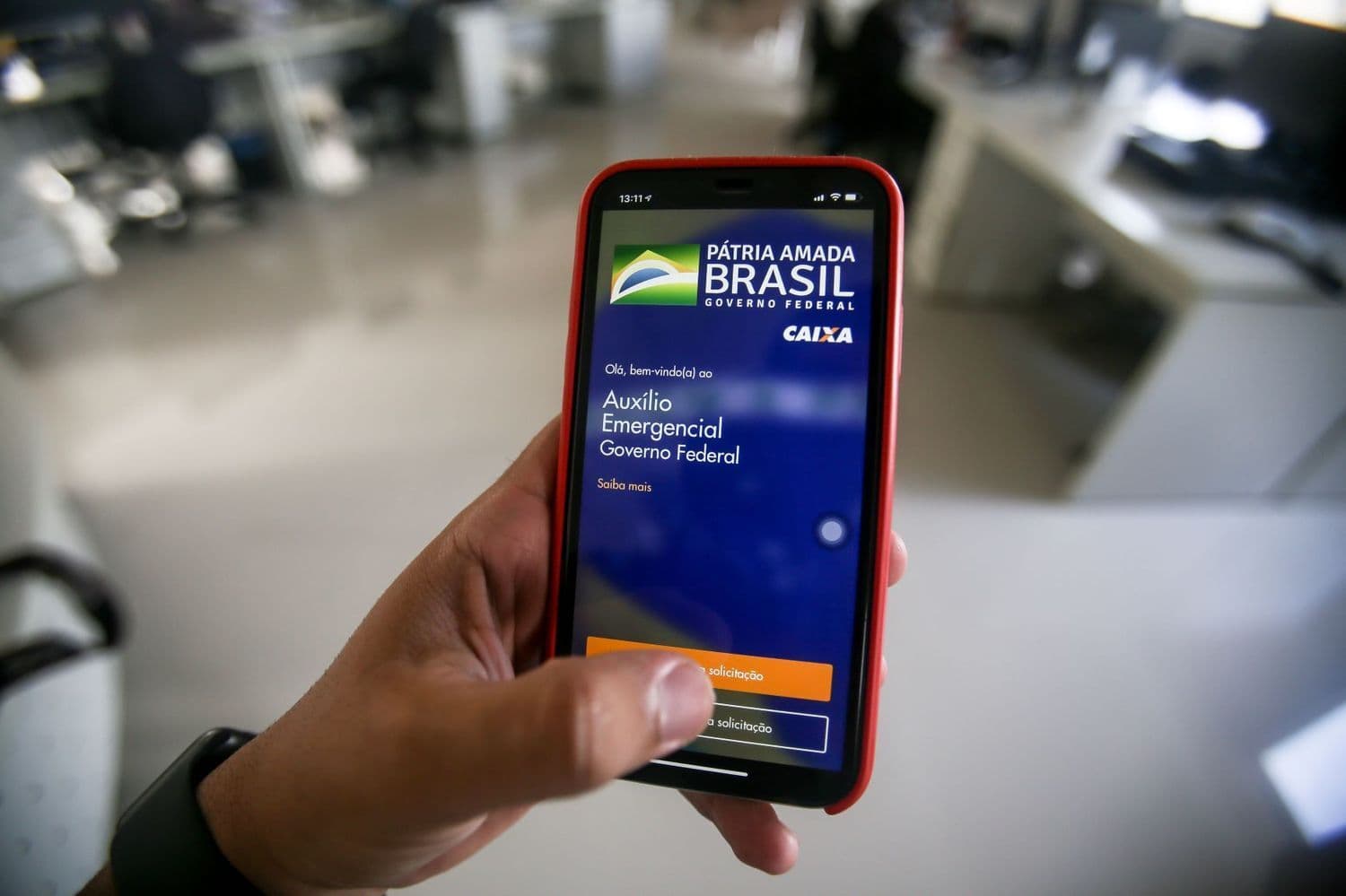 Bolsonaro confirma estender auxílio emergencial, mas com valor abaixo de R$ 600