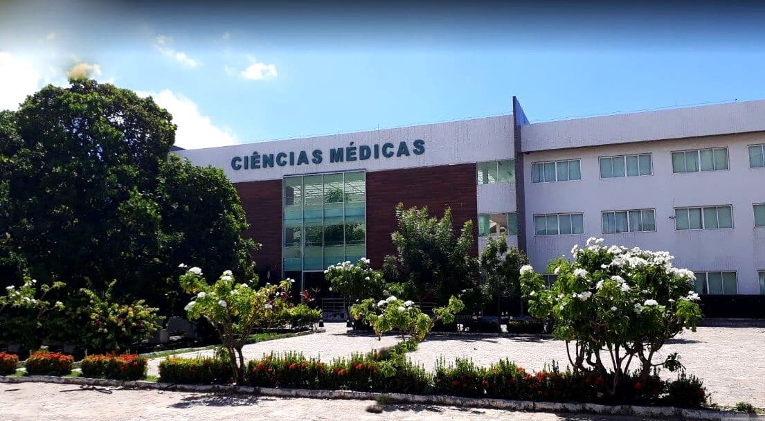 Estudantes de faculdade particular denunciam descumprimento de ordem judicial que determina redução de 15% nas mensalidades