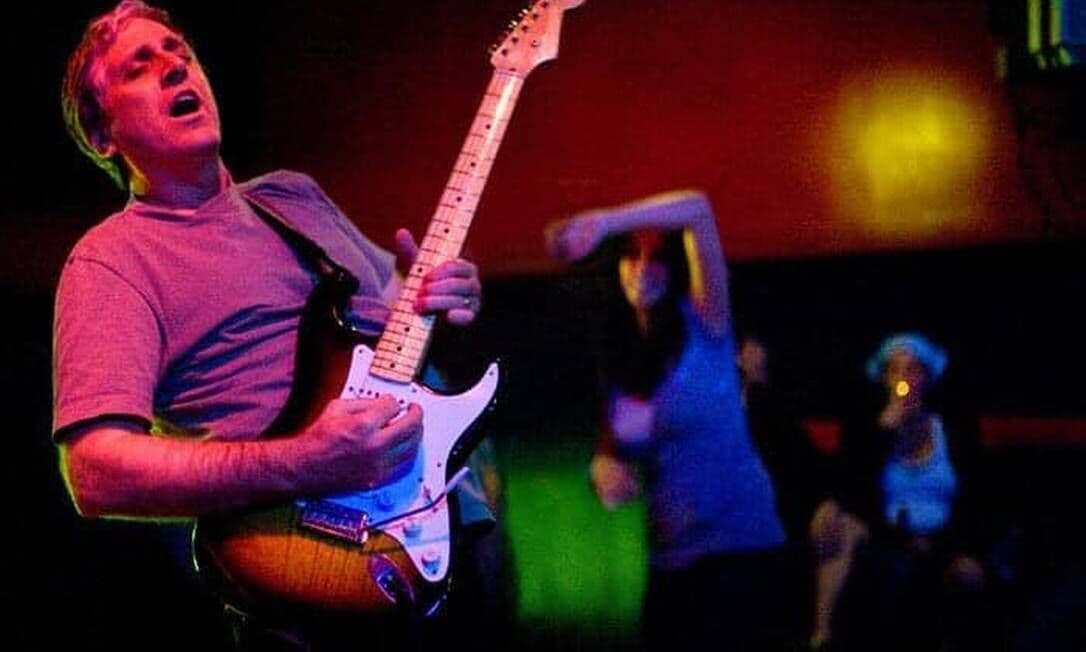 Morre aos 64 anos Jack Sherman, ex-guitarrista do Red Hot Chili Peppers